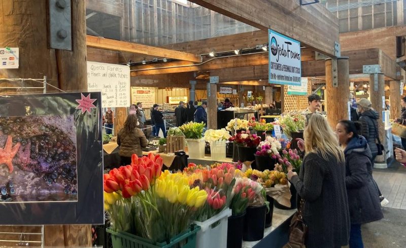 A picture of a florist’s booth at the Farmers Market Olympia