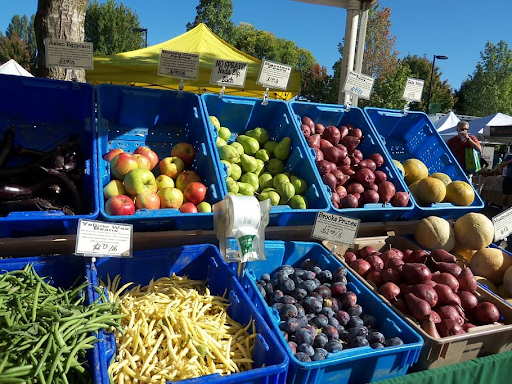 A picture of fresh produce on display at the Urban Harvest Farmers Market