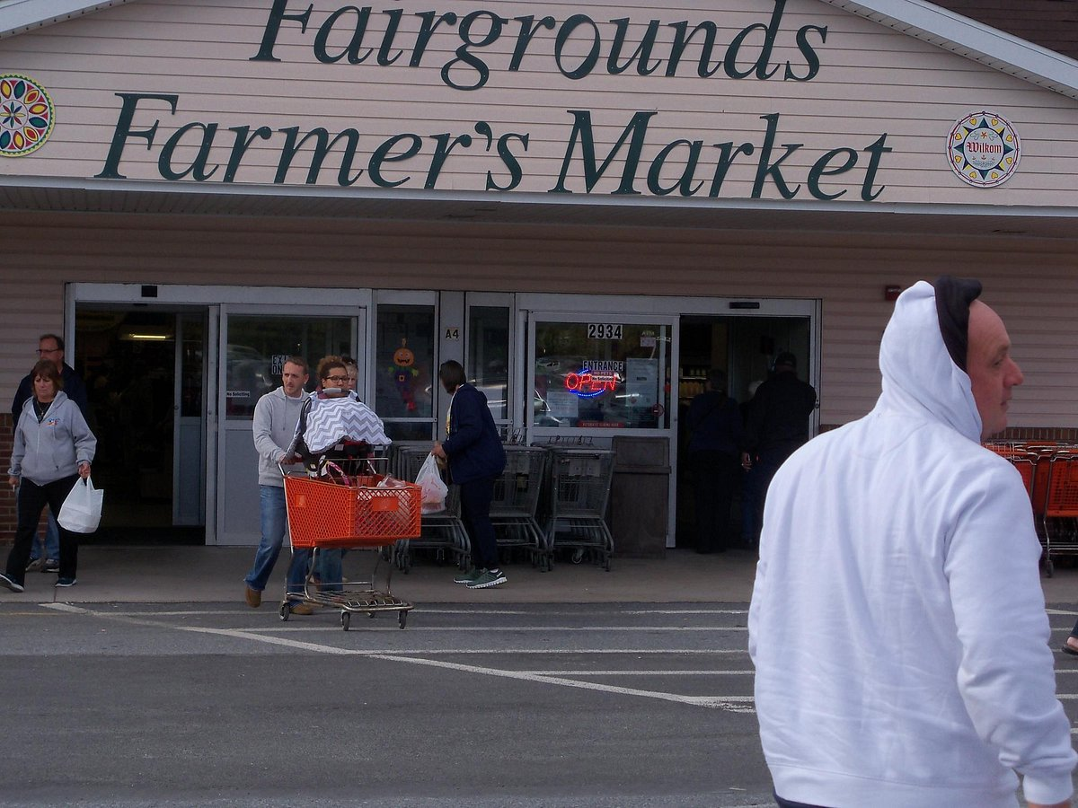 A picture of the entrance of the Fairgrounds Farmers Market