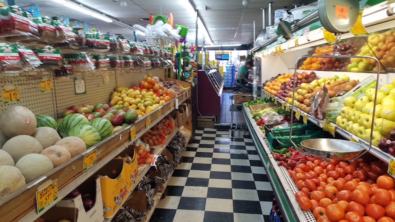 La Internacional Supermercado A Mexican Grocery Store in Chicago